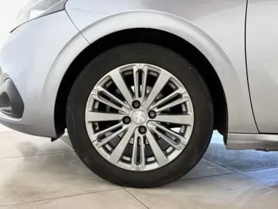 Sell Peugeot 208 2018 - 11900 EUR, 123326 km - AUTO.MOTO.pt