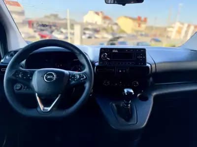 Vendo Opel Combo 2022 - 18450 EUR, 134000 km - AUTO.MOTO.pt