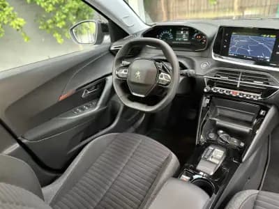 Vendo Peugeot e-2008 2023 - 22500 EUR, 46500 km - AUTO.MOTO.pt