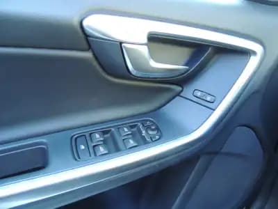 Vendo Volvo V60 2015 - 14950 EUR, 200200 km - AUTO.MOTO.pt