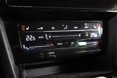 Vendo Volkswagen Passat Variant 2021 - 25990 EUR, 70682 km - AUTO.MOTO.pt