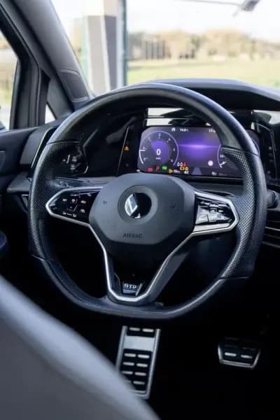 Sell Volkswagen Golf 2021 - 31990 EUR, 149000 km - AUTO.MOTO.pt