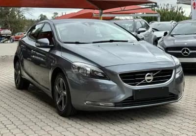 Vendo Volvo V40 2018 - 16850 EUR, 87000 km - AUTO.MOTO.pt