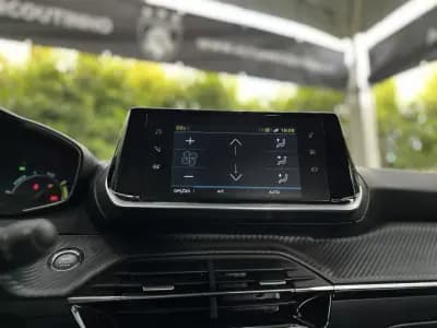 Vendo Peugeot e-2008 2023 - 22500 EUR, 46500 km - AUTO.MOTO.pt