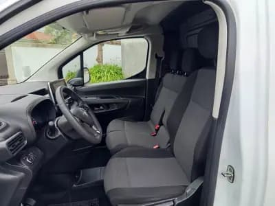 Vendo Opel Combo 2022 - 11990 EUR, 140600 km - AUTO.MOTO.pt