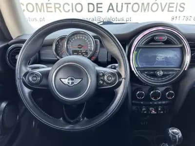 Vendo MINI Cooper 2017 - 16900 EUR, 141270 km - AUTO.MOTO.pt