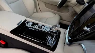 Sell Volvo V60 2020 - 26500 EUR, 129000 km - AUTO.MOTO.pt