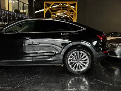 Sell Audi Q8 e-Tron Sportback 2024 - 59990 EUR, 24200 km - AUTO.MOTO.pt