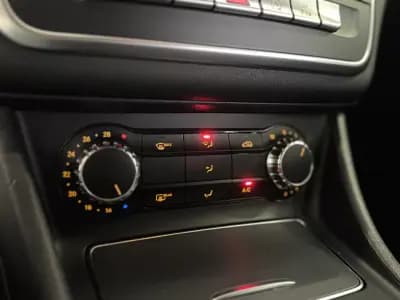 Vendo Mercedes-Benz CLA 180 2018 - 21950 EUR, 77215 km - AUTO.MOTO.pt