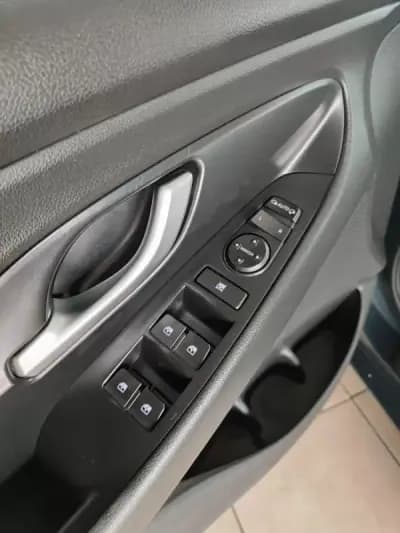 Sell Hyundai i30 2021 - 18250 EUR, 73300 km - AUTO.MOTO.pt