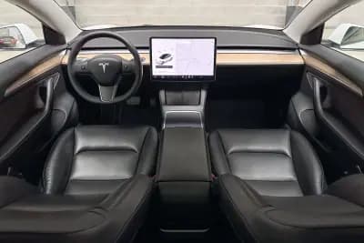 Vendo Tesla Model 3 2021 - 25450 EUR, 58710 km - AUTO.MOTO.pt