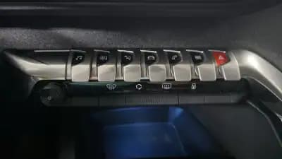 Sell Peugeot 3008 2017 - 17990 EUR, 91000 km - AUTO.MOTO.pt