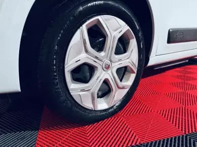 Vendo Renault Twingo 2023 - 16990 EUR, 16461 km - AUTO.MOTO.pt