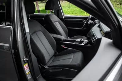 Vendo Audi Q8 e-Tron Sportback 2023 - 52900 EUR, 34353 km - AUTO.MOTO.pt