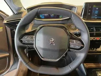 Vendo Peugeot 208 2023 - 27000 EUR, 24150 km - AUTO.MOTO.pt