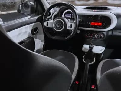 Vendo Renault Twingo 2019 - 12490 EUR, 58595 km - AUTO.MOTO.pt