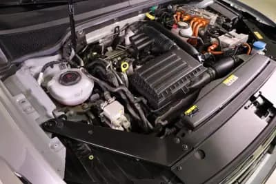 Vendo Volkswagen Passat Variant 2021 - 25990 EUR, 70682 km - AUTO.MOTO.pt