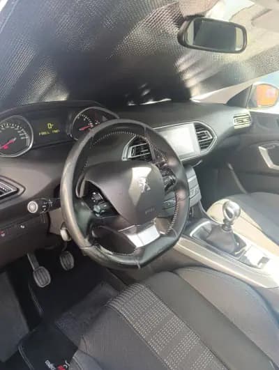 Sell Peugeot 308 SW 2015 - 10500 EUR, 210000 km - AUTO.MOTO.pt