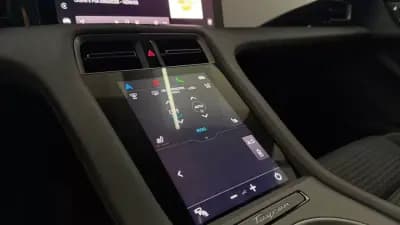 Vendo Porsche Taycan 2024 - 82000 EUR, 38405 km - AUTO.MOTO.pt