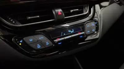 Vendo Toyota C-HR 2022 - 23990 EUR, 137566 km - AUTO.MOTO.pt