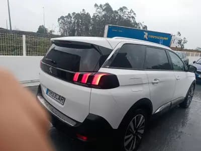 Vendo Peugeot 5008 2018 - 14990 EUR, 172200 km - AUTO.MOTO.pt