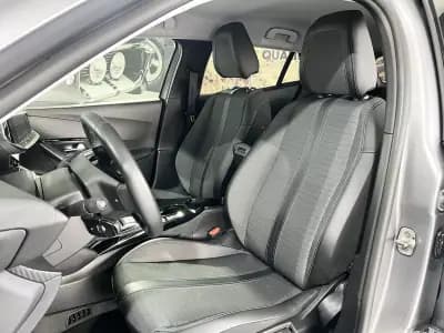 Vendo Peugeot e-2008 2022 - 21600 EUR, 30171 km - AUTO.MOTO.pt