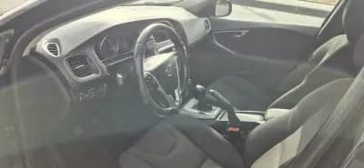 Vendo Volvo V40 2015 - 12400 EUR, 216200 km - AUTO.MOTO.pt