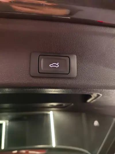 Sell Audi A4 Avant 2020 - 29500 EUR, 113000 km - AUTO.MOTO.pt