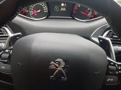 Vendo Peugeot 308 2019 - 12990 EUR, 77000 km - AUTO.MOTO.pt