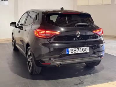 Vendo Renault Clio 2023 - 16250 EUR, 68855 km - AUTO.MOTO.pt