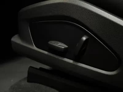 Vendo Porsche Macan 2025 - 87990 EUR, 15800 km - AUTO.MOTO.pt