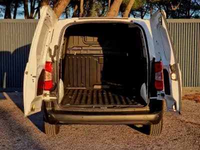 Vendo Peugeot Partner 2021 - 13990 EUR, 106734 km - AUTO.MOTO.pt