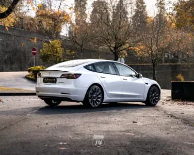 Vendo Tesla Model 3 2022 - 32990 EUR, 121900 km - AUTO.MOTO.pt