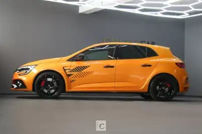 Vendo Renault Mégane 2023 - 75000 EUR, 4000 km - AUTO.MOTO.pt