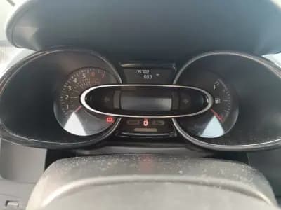 Sell Renault Clio 2017 - 10900 EUR, 135702 km - AUTO.MOTO.pt