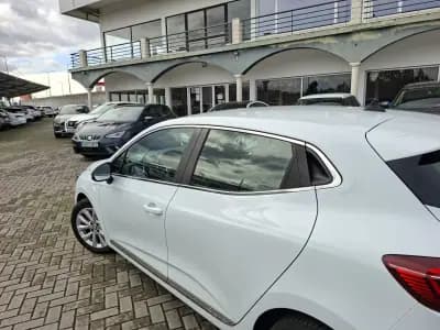 Sell Renault Clio 2021 - 17000 EUR, 58800 km - AUTO.MOTO.pt