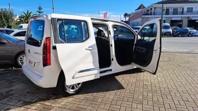 Sell Toyota Proace City Verso 2022 - 22900 EUR, 171567 km - AUTO.MOTO.pt