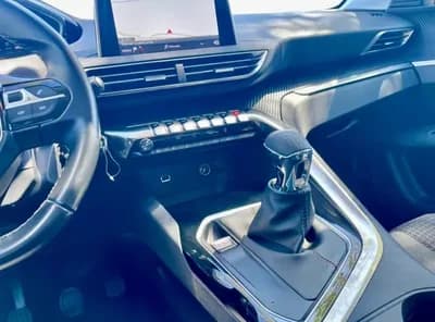 Vendo Peugeot 3008 2019 - 19480 EUR, 71800 km - AUTO.MOTO.pt