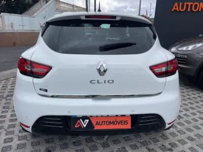 Vendo Renault Clio 2018 - 13950 EUR, 110232 km - AUTO.MOTO.pt