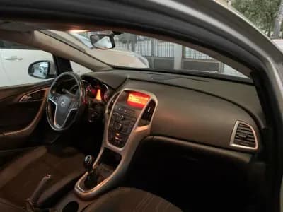 Vendo Opel Astra Sports Tourer 2012 - 6750 EUR, 274002 km - AUTO.MOTO.pt