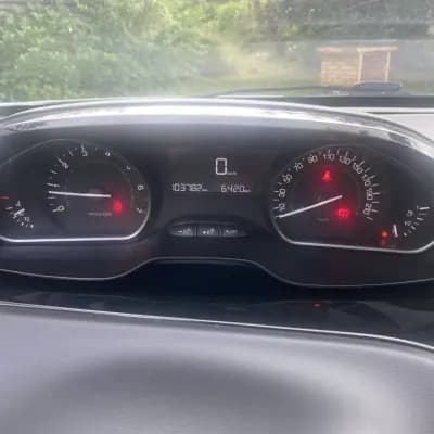 Vendo Peugeot 208 2016 - 9990 EUR, 103782 km - AUTO.MOTO.pt