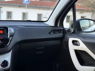 Vendo Peugeot 208 2016 - 7500 EUR, 121000 km - AUTO.MOTO.pt