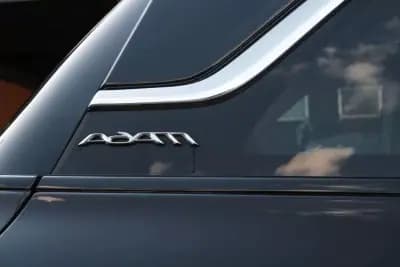 Sell Opel Adam 2017 - 11400 EUR, 77000 km - AUTO.MOTO.pt