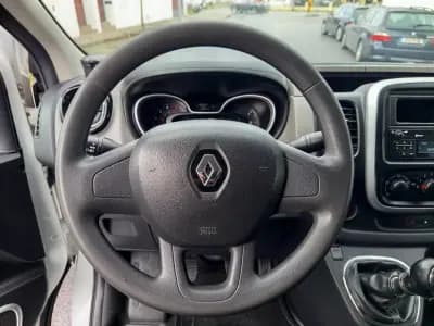 Vendo Renault Trafic 2018 - 16490 EUR, 152226 km - AUTO.MOTO.pt