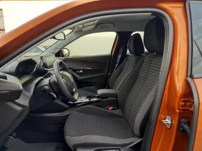 Vendo Peugeot e-2008 2022 - 17990 EUR, 26500 km - AUTO.MOTO.pt