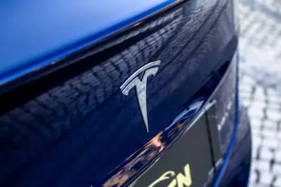 Vendo Tesla Model 3 2020 - 29750 EUR, 73831 km - AUTO.MOTO.pt