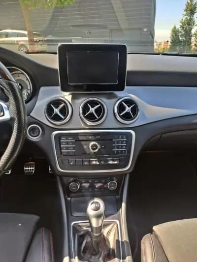 Vendo Mercedes-Benz CLA 180 2016 - 17490 EUR, 178000 km - AUTO.MOTO.pt
