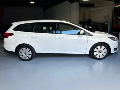 Vendo Ford Focus 2018 - 9900 EUR, 71250 km - AUTO.MOTO.pt