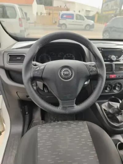 Sell Opel Combo 2018 - 11900 EUR, 170000 km - AUTO.MOTO.pt