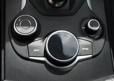 Vendo Alfa Romeo Stelvio 2018 - 28900 EUR, 73000 km - AUTO.MOTO.pt